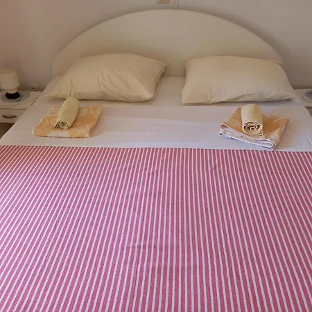 Apartment By The Sea Supetarska Draga - Gornja, Rab - 22719 *